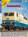 „Faszination Spur 1“ in roten und weißen Buchstaben. Nahaufnahme einer beige-blauen Lokomotive auf Gleisen.