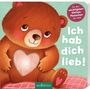 „Ich hab dich lieb!“ Ein lächelnder brauner Teddybär mit einem Herzen auf dem Bauch auf einem karierten Kissen.