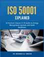 "ISO 50001 Explained" oben, darunter ein Schreibtisch mit Computer, Taschenrechner und Modell eines Hauses in Energieklassen.