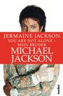 Text: "Jermaine Jackson, You Are Not Alone – Mein Bruder Michael Jackson." Portrait eines Mannes in glitzernder Kleidung.