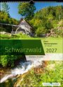 "Schwarzwald 2027", "Zwei-Wochenplaner 27 Blatt", "Clemens Emmler". Rustikales Gebäude, Wald, Bach und blühende Pflanzen.