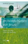 Text: "Andreas Schröter", "Im Windschatten von Jesus", "Glaube, der trägt – Leben, das überzeugt". Ein Segelboot am Meer.