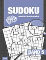 "SUDOKU", "DENKSPORT FÜR SCHLAUE KÖPFE", "BAND 5". Zwei Sudoku-Gitter, Lupe, Zahnräder-Motiv oben links.