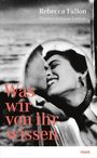 „Was wir von ihr wissen“ von Rebecca Fallon. Ein Paar in Nahaufnahme, sie lächelt, er trägt einen Hut.