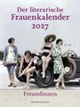 "Der literarische Frauenkalender 2027. Freundinnen. Vier Frauen in 1920er-Jahre-Kleidung sitzen auf einem Auto."
