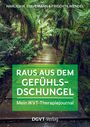 "Raus aus dem Gefühls-Dschungel: Mein IKVT-Therapiejournal" steht inmitten eines üppigen Waldpfades.