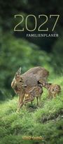 2027 Familienplaner. Eine Rehmutter und zwei Kitze stehen auf einer grünen Wiese.
