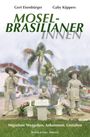MOSSEL-BRASILIANER Migration: Weggehen, Ankommen, Gestalten. Drei Statuen vor Palmen und Gebäuden.