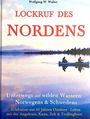 LOCKRUF DES NORDENS. Unterwegs auf wilden Wassern Norwegens & Schwedens. Zwei Personen paddeln in einem Kanu.