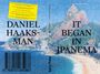 "Daniel Haaksman, It Began in Ipanema" steht auf blauem Hintergrund mit Küste und Hügel. Verlagsname unten: "Sorry Press".