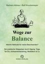 „Wege zur Balance“ in schwarzer Schrift auf grünem Hintergrund, darunter sitzt eine Person meditierend zwischen Pflanzen.