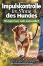 „Impulskontrolle im Sinne des Hundes. Weniger Frust, mehr Gelassenheit.“ Ein Hund an der Leine, in Naturumgebung.
