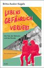 „Lebensgefährlich verliebt“ in roter Schrift, darunter „Der Tod, der Wahnsinn und das Wunder“. Zwei Männer in Anzügen sitzen.