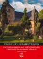 ZWISCHEN GRABSTEINEN, Entdeckungen in Halle, Heidi Ritter. Ein altes Gebäude mit Bäumen und Grabsteinen, malerisch dargestellt.