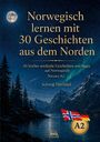 Text: "Norwegisch lernen mit 30 Geschichten aus dem Norden". Nachtlandschaft mit See, Bergen, Wald und Vollmond. Flaggen von Norwegen und Deutschland.