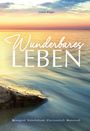 "Wunderbares Leben" in großen Buchstaben, darunter: Bewegend, Unterhaltsam, Charismatisch, Humorvoll. Sonnenuntergang am Meer.