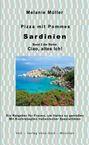"Pizza mit Pommes: Sardinien. Ciao, altes Ich!" Ein Ratgeber für Frauen. Unten ein Küstenfoto mit türkisfarbenem Wasser.