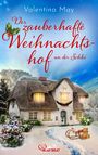 Titel: "Der zauberhafte Weihnachtshof an der Schlei" von Valentina May. Gemütliches Haus im Schnee, dekoriert mit Lichtern.
