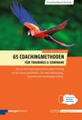 Oben: "Praxishandbuch Training". Groß: "65 Coachingmethoden für Trainings & Seminare". Ein fliegender, bunter Papagei.
