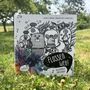 "Flossen weg! Bilderbuch für Kinder." Illustration mit Tieren und Pflanzen in Schwarz-Weiß mit einem Bären.