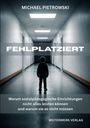 Buchtitel "Fehlplatziert" von Michael Pietrowski, ein Kind steht allein in einem langen, leeren Flur.