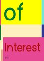 Texte: "of Interest", "DISTANZ". Farbige, abstrakte geometrische Formen in Gelb, Rosa, Beige und anderen Tönen.