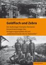 Titel: "Goldfisch und Zebra". Schwarz-weiß Fotos von Fabrik und Häftlingen in gestreifter Kleidung. Text und Bilder historisch.