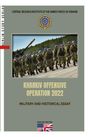 Kharkiv Offensive Operation 2022: Military and Historical Essay. Soldaten marschieren mit Gewehren auf einer Straße.