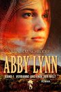 Der Text zeigt: "Rainer M. Schröder, Abby Lynn, Band 1, Verbannt ans Ende der Welt, Roman". Im Hintergrund das Gesicht einer Frau.