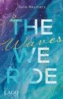 Text: Julia Reymers, THE Waves WE RIDE, LAGO. Hintergrund in blauen und violetten Farbtönen mit goldenen Akzenten.