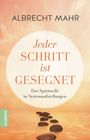 Titel: Jeder Schritt ist gesegnet. Untertitel: Das Spirituelle in Systemaufstellungen. Hintergrund in warmen Tönen.