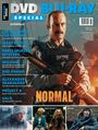 Ein Mann in Sheriff-Uniform mit einem Gewehr. Überschriften: DVD BLU-RAY SPECIAL, LEE CRONIN'S THE MUMMY, MAKE ME FEEL, NORMAL. Unten drei Filmszenen: "DEAD OF WINTER", "READY OR NOT 2", "SHELTER".