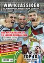 WM-KLASSIKER: Fußballstars jubeln mit ausgestrecktem Arm, ein Spieler hält den Pokal. Bunte Texte über berühmte Turniere und Spiele.