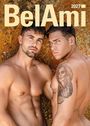 Text: "BelAmi 2027". Zwei junge Männer stehen nebeneinander, einer hat ein auffälliges Tattoo am Oberarm.