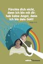 Text: "Fürchte dich nicht, denn ich bin mit dir; hab keine Angst, denn ich bin dein Gott! Jesaja 41,10." Illustration: Paar unter Regenschirm, Regen und Regenbogen.