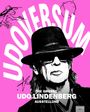 „UDOVERSUM. Die große Udo Lindenberg Ausstellung.“ Ein schwarz-weißes Porträt mit Hut auf pinkem Hintergrund.