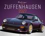 BEST OF ZUFFENHAUSEN 2027. Ein lila Sportwagen mit goldenen Felgen und klassischem Design auf lila Hintergrund.