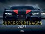 „SUPDERSPORTWAGEN 2027“ ausdrucksstark in Gelb. Im Hintergrund ein schwarzer Supersportwagen mit rotem Streifen.
