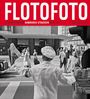 "FLOTOFOTO" oben, "Fotografien von Hamburgs Straßen 1962-1972" darunter. Zeitungsverkäufer auf Straßenkreuzung.
