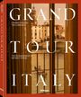 "GRAND TOUR ITALY", Hannes Krause, Tim Labenda. Blick durch ein Fenster auf eine italienische Stadt mit Gondel auf dem Wasser.