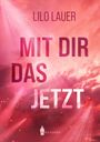 Text: "Lilo Lauer", "Mit dir das Jetzt". Logo: "WREADERS". Hintergrund: Pinke und rote Wolken mit Lichtstrahlen.
