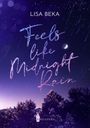 Text: „Lisa Beka: Feels like Midnight Rain“. Logo: Wreaders. Dunkler Himmel, Regen, Halbmond, silhouettierte Bäume.