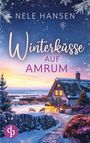 "Nele Hansen. Winterküsse auf Amrum." Verschneite Küstenlandschaft mit Schafen, einem Haus, beleuchtet bei Abenddämmerung.