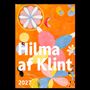"Hilma af Klint 2027" in weißer Schrift auf farbenfrohem, abstraktem Hintergrund mit floralen und geometrischen Mustern.