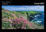 "360° Irland 2027" zeigt eine Küstenlandschaft mit rosa und gelben Blumen, grünen Klippen und blauem Ozean.