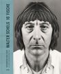 „Walter Schels 16° Fische. Fotografien 1956–2026.“ Ein Foto zeigt das Gesicht eines ernst blickenden Mannes.
