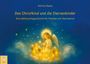 „Das Christkind und die Sternenkinder“. Eine Engelsfigur umgeben von leuchtenden Kindern auf Wolken, im Sternenhimmel.