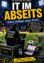 Titel: "IT im Abseits" - Oskar Nullbyte unter Profis. Ein IT-Betreuer im Stadion mit Laptop neben Pokal und Ball.