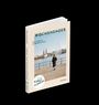 Buchtitel: "WOCHENENDER". Untertitel: "Kunst entdecken im öffentlichen Raum". Frau steht am Wasser mit Blick auf Hamburg.