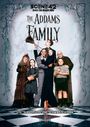 "The Addams Family" in verschnörkelter Schrift oben. Eine schräge Familie in altmodischer Kleidung posiert zusammen.